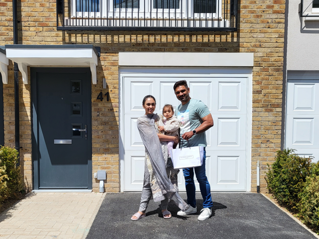 Akash Bagg And Family