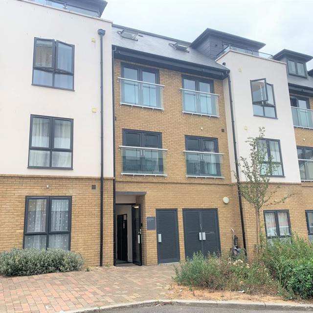 Sapphire Court Entrance